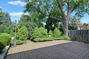 2S742 Ave Cherbourg, Oak Brook, IL 60523 - Photo 23