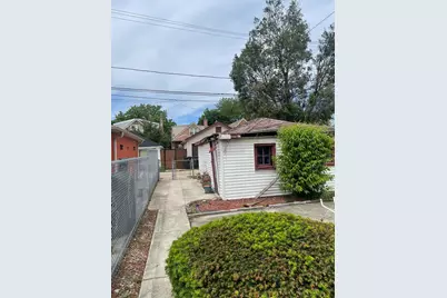 10216 S Calumet Avenue, Chicago, IL 60628 - Photo 5