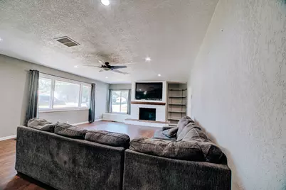 835 E Locust Street, Watseka, IL 60970 - Photo 7