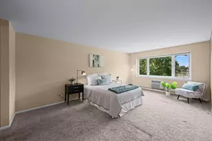 2700 E Bel Aire Dr, Arlington Heights, IL 60004 - Photo 15