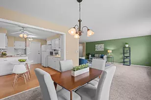 2700 E Bel Aire Dr, Arlington Heights, IL 60004 - Photo 9