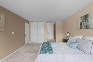 2700 E Bel Aire Dr, Arlington Heights, IL 60004 - Photo 17
