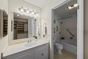 2700 E Bel Aire Dr, Arlington Heights, IL 60004 - Photo 19