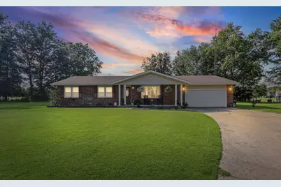 380 Northwood, Salem, IL 62881 - Photo 1
