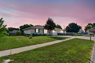 335 Elizabeth Dr, Coal City, IL 60416 - Photo 3