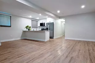 2230 W Wilson Ave, Chicago, IL 60625 - Photo 9