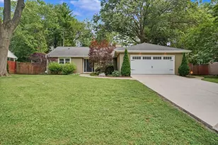 706 La Sell Dr, Champaign, IL 61820 - Photo 3