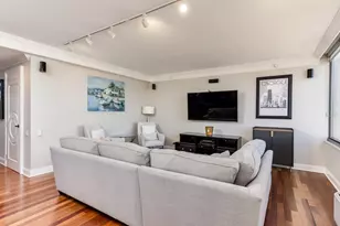 221 E Walton Pl, Chicago, IL 60611 - Photo 7