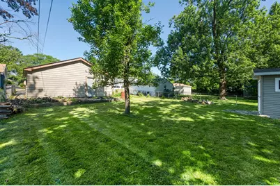 831 S Wisconsin Avenue, Villa Park, IL 60181 - Photo 17