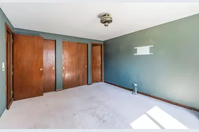 725 Old Post Road, Buffalo Grove, IL 60089 - Photo 17