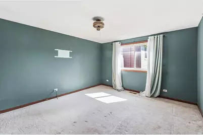 725 Old Post Road, Buffalo Grove, IL 60089 - Photo 15