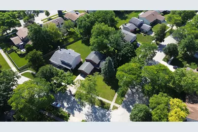 725 Old Post Road, Buffalo Grove, IL 60089 - Photo 3