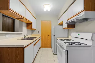 727 Elm Ln, Woodstock, IL 60098 - Photo 7