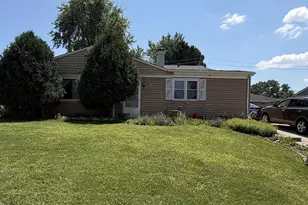 17 Sycamore Ave, Carpentersville, IL 60110 - Photo 1
