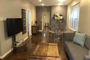 2742 W Nelson St, Chicago, IL 60618 - Photo 3