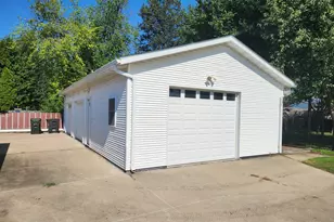 304 W Miller Rd, Sterling, IL 61081 - Photo 3