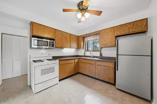 319 Oswego St, Park Forest, IL 60466 - Photo 7