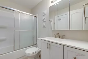 18 Bedford Rd, Mundelein, IL 60060 - Photo 19