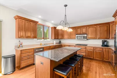 390 Bloomfield Circle E, Oswego, IL 60543 - Photo 5