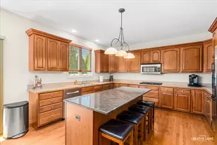 390 Bloomfield Cir E, Oswego, IL 60543 - Photo 5