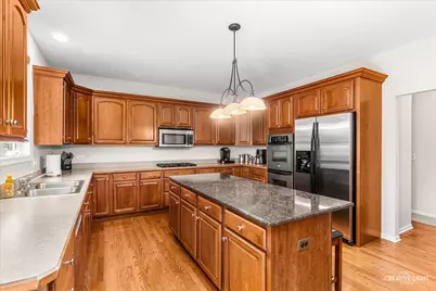 390 Bloomfield Circle E, Oswego, IL 60543 - Photo 7