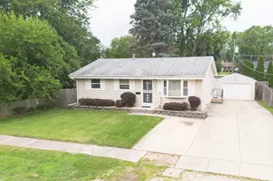 1527 S Main St, Belvidere, IL 61008 - Photo 1