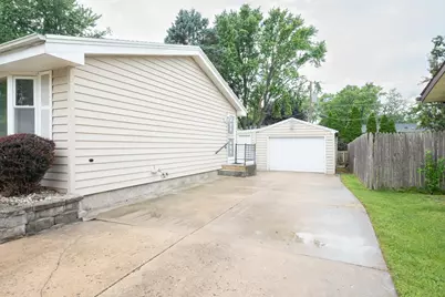 1527 S Main Street, Belvidere, IL 61008 - Photo 43
