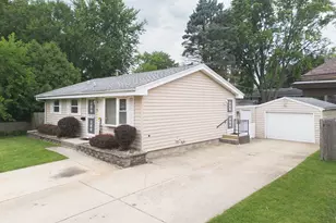 1527 S Main St, Belvidere, IL 61008 - Photo 9