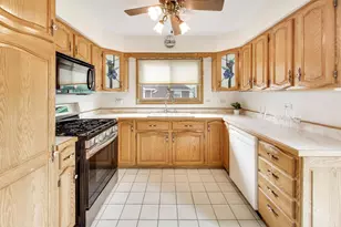 2620 N Phelps Ave, Arlington Heights, IL 60004 - Photo 7