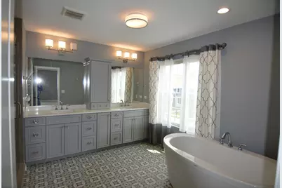 124 Roman Lane, Hawthorn Woods, IL 60047 - Photo 11