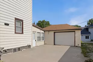 219 E Michigan Ave, Pontiac, IL 61764 - Photo 5