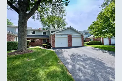 221 W Golfview Terrace, Palatine, IL 60067 - Photo 1
