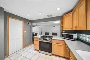 110 Green Valley Dr, Lombard, IL 60148 - Photo 9