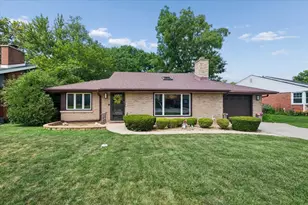 110 Green Valley Dr, Lombard, IL 60148 - Photo 1