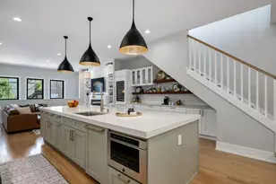 2251 W Berwyn Ave, Chicago, IL 60625 - Photo 5