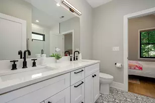 2251 W Berwyn Ave, Chicago, IL 60625 - Photo 21