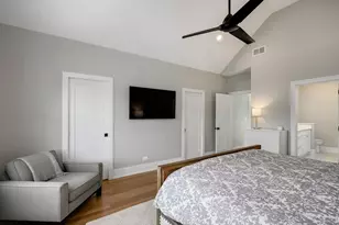 2251 W Berwyn Ave, Chicago, IL 60625 - Photo 15