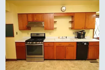 2107 Ohio Parkway, Rockford, IL 61108 - Photo 11