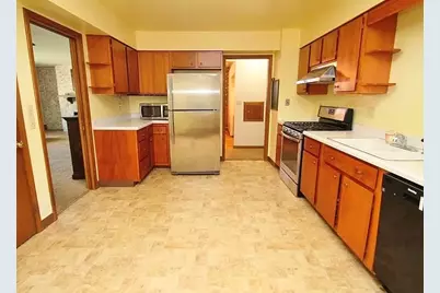 2107 Ohio Parkway, Rockford, IL 61108 - Photo 9