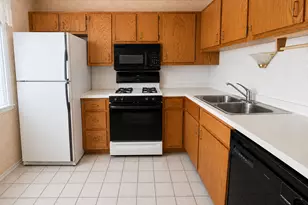 1019 Tobey Ct, Schaumburg, IL 60194 - Photo 3