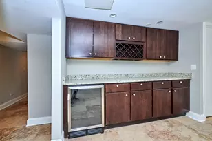 7810 E Prairie Rd, Skokie, IL 60076 - Photo 15