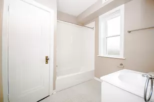 2433 W Fargo Ave, Chicago, IL 60645 - Photo 11