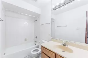 15805 Peggy Ln, Oak Forest, IL 60452 - Photo 9