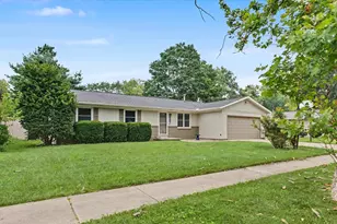 2312 Blackthorn Dr, Champaign, IL 61821 - Photo 3