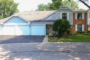 317 Woodbury Ct, Schaumburg, IL 60193 - Photo 1