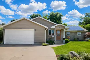 704 Fort St, Ottawa, IL 61350 - Photo 1