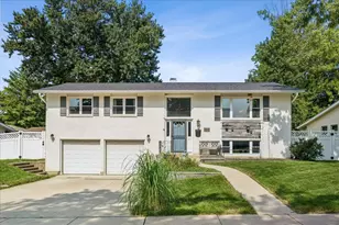 6916 Williams Dr, Woodridge, IL 60517 - Photo 1