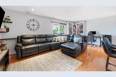 650 Perrie Drive #303, Elk Grove Village, IL 60007 - Photo 5