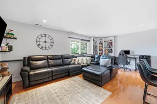 650 Perrie Dr, Elk Grove Village, IL 60007 - Photo 5