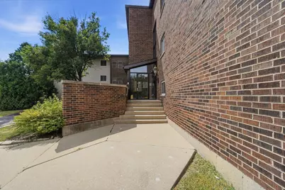 650 Perrie Drive #303, Elk Grove Village, IL 60007 - Photo 3